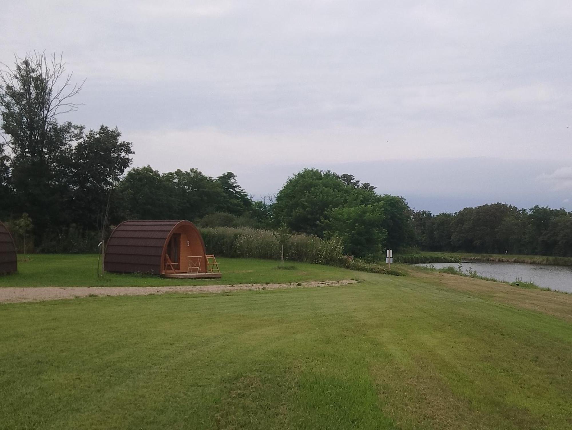 La Halte Du Canal Luthenay-Uxeloup Exterior photo
