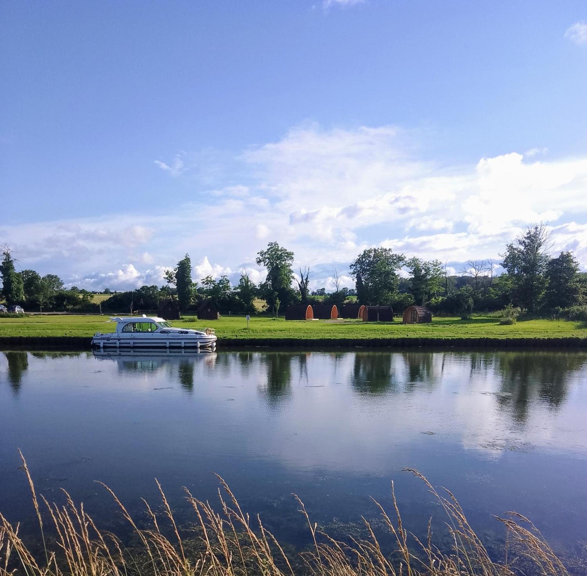 La Halte Du Canal Luthenay-Uxeloup Exterior photo
